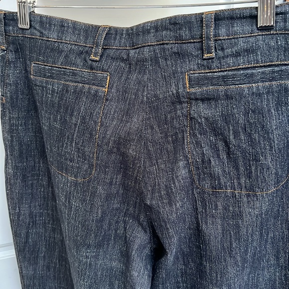 Tilley - Picture 4 of 4